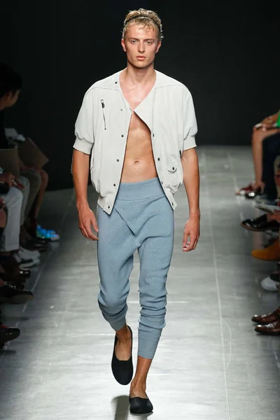 Look 15